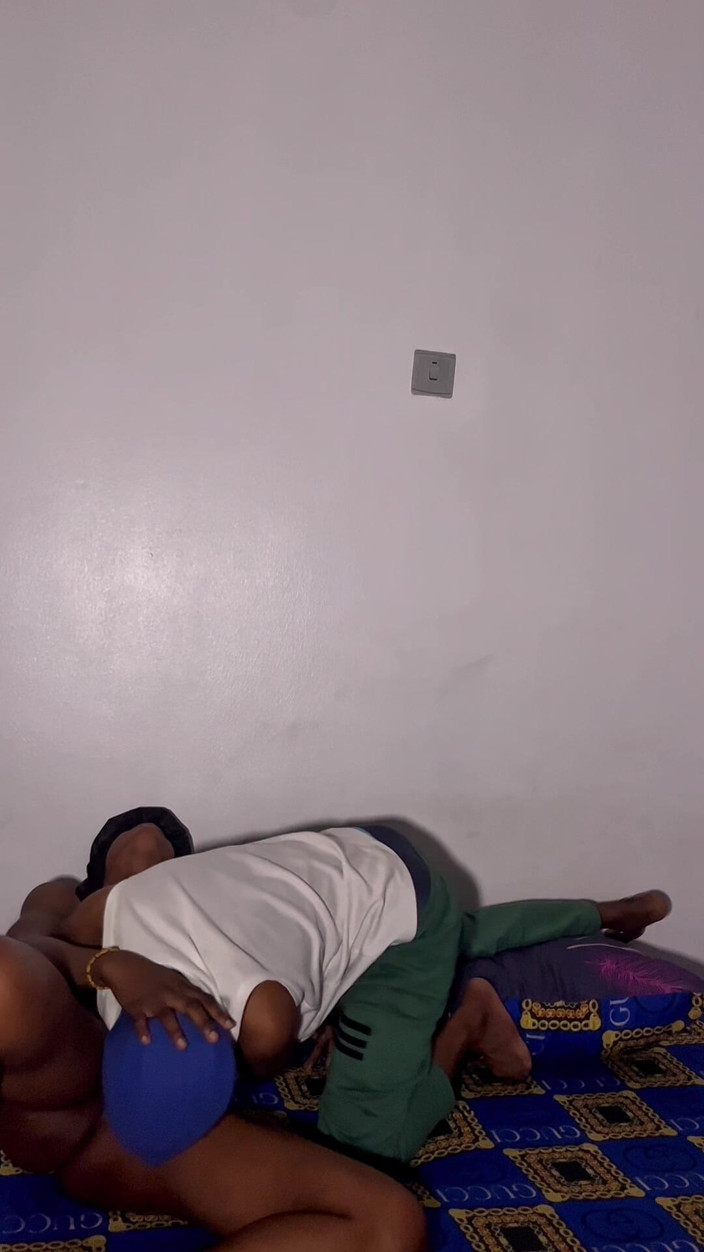 Flirt Alex 2025: Il mio compagno di stanza è bravo sul letto