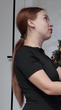 My Stepsister Gave Me a New Year's Gift: Sucking My Dick Near the Christmas Tree. Xkeryb