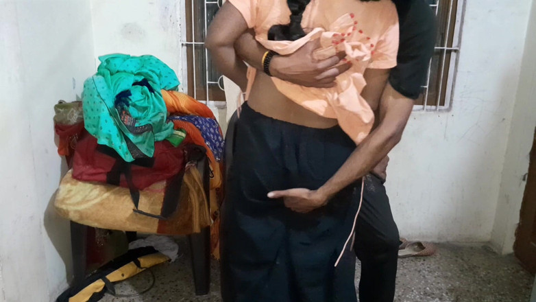 xxxking: Desi indická vesnická nevlastní švagrová požaduje péro a nutím ji sedět...