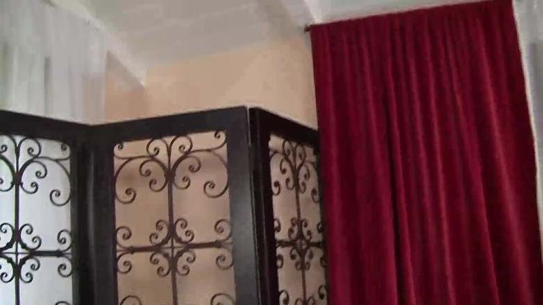 Milf in Love: Blonde sexy milf met bril zuigt en berijdt een grote...