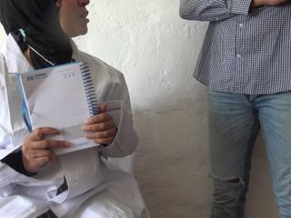 Souzan Halabi: L'uomo soffre di disfunzione erettile e consultare un medico arabo...