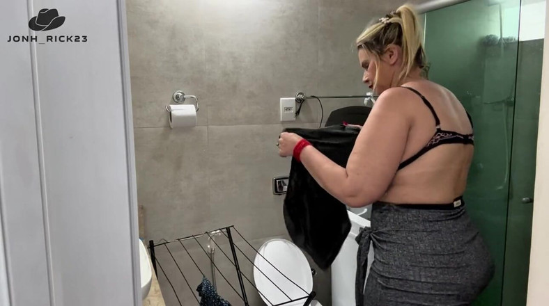 Tiffany Montavani: MILF with Her Sexual Fantasy Smelling the Boy's Underwear