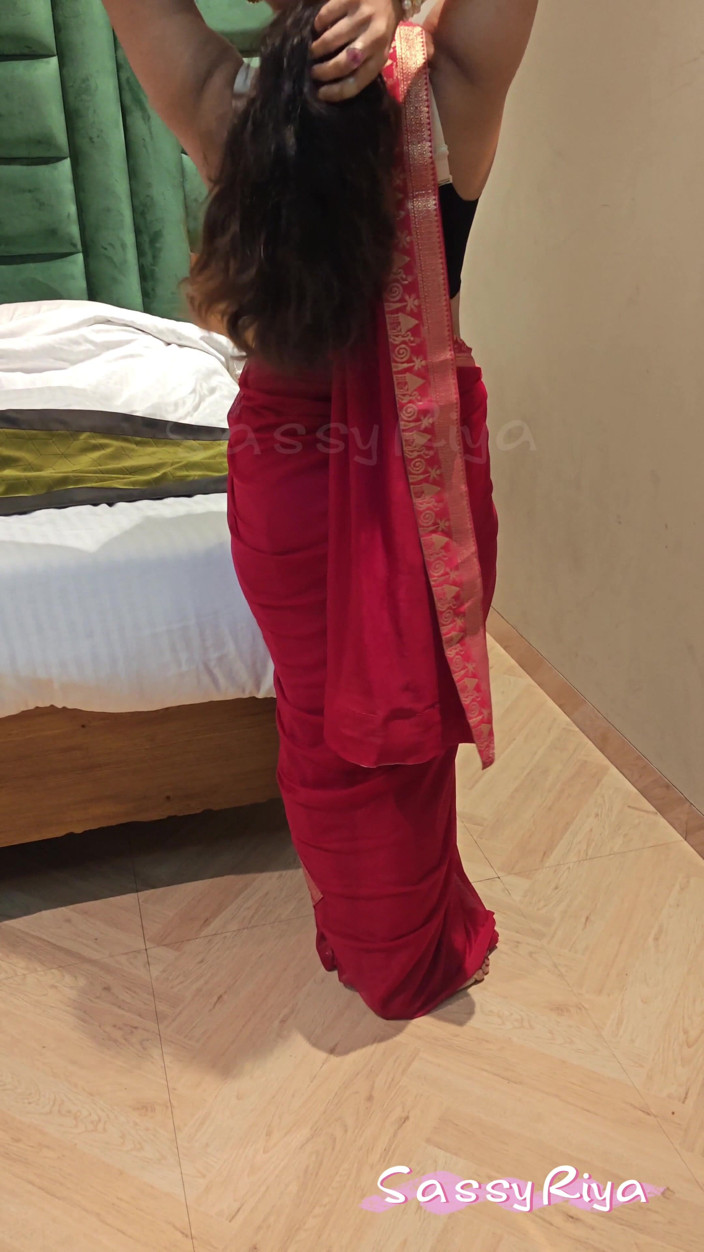 Sassy Riya: Sassy Riya Saare Close up Cleavage