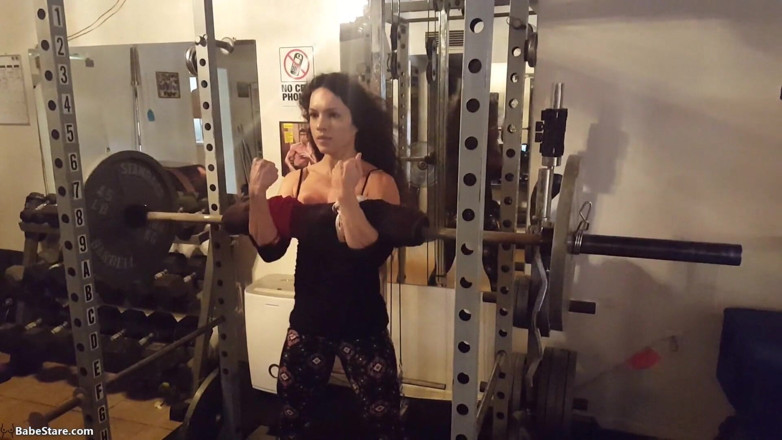 Babe Stare: Tia shows off her sexy strength at the gym