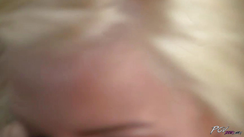 Czech Pornzone: cycata blondie dmucha kutasa jak głodną sukę