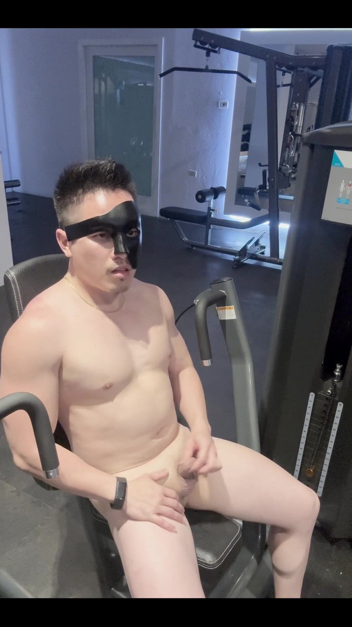 barenakedboy: Chest Press