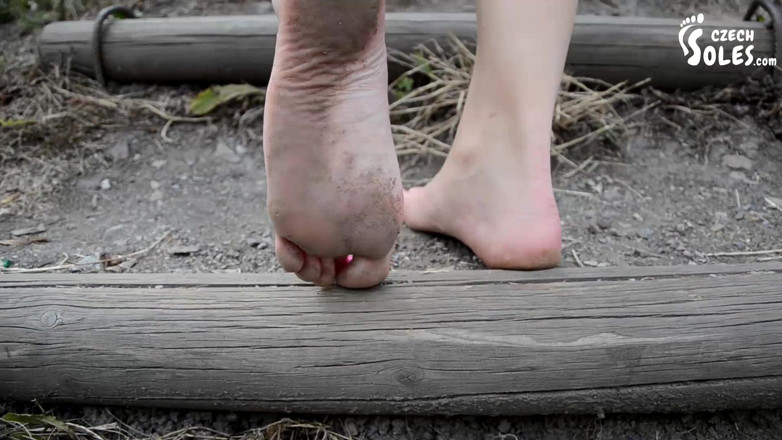 Czech Soles - foot fetish content: 裸体在公园戏弄