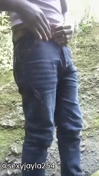 Sexyjayla254: Мене ледь не спіймали за дрочінням на вулиці, тому я пішов додому, щоб закінчити те, що я почав