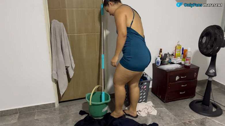 MaRaSexx: Moja brudna pokojówka ma tyłek!