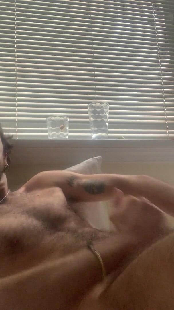 Skinnyguy_6: Kommer och anal onani