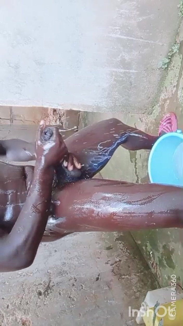 Hongi: Orgie sexy cu cea mai mare pulă neagră din Africa