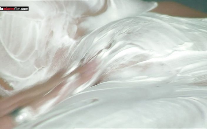 Antonio Adamo Film: MILF gets her pussy shaved by the masseur - Sex and...