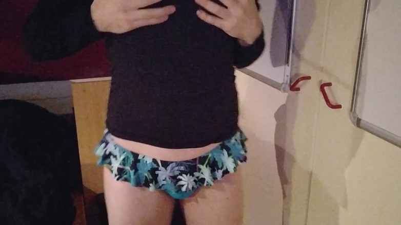 Joslin: Sissy Joslin Tančí v roztomilých bikinách