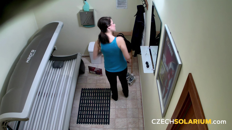 Czech Solarium: České solárium 7: Brunetka dává další hravou kundičku