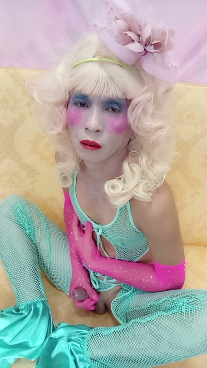 nguyen dang thien tri: Oanh le transgender indossa abiti sexy porno giocando con una...