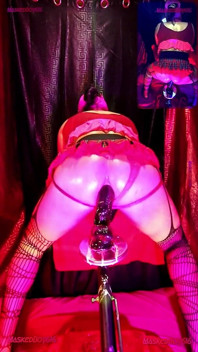 Twerking de Minissaia Surfando Meu Dildo 3