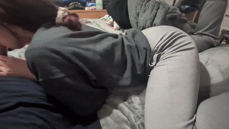 Mimiandevan: Spielen Mit Den Füßen Der Ehefrau Beim Blowjob, POV