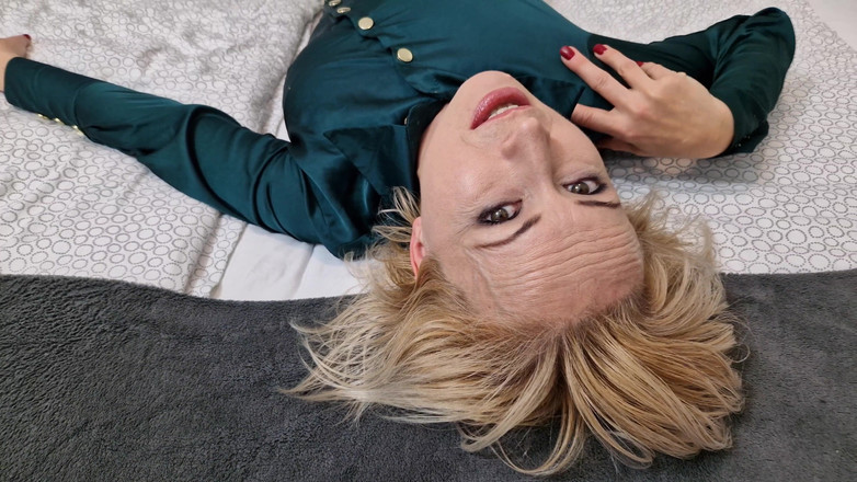 Wanilianna: Fetisch-sekretärin in grün - Teil 1 in 4k