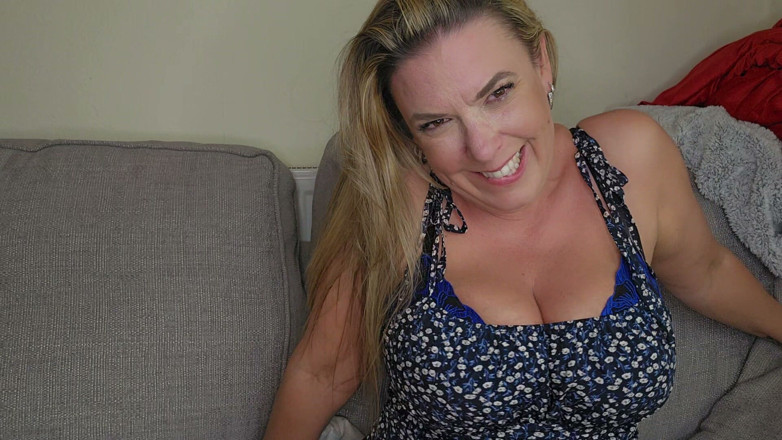 Maisie Lewis: Maisie lewis facetimes bạn trai của cô ấy với sự tôn...