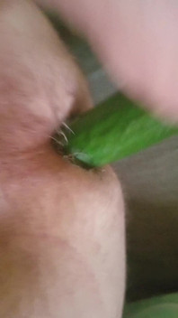 Deliğimle oynuyorum, bildiğimle kendimi sikiyorum