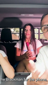Andrea E Camila Molham Meu Carro Enquanto Estavam Lá, Se Masturbando Como Cadelas No Calor.