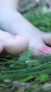 Intervista alla ragazza bbw con i grandi piedi