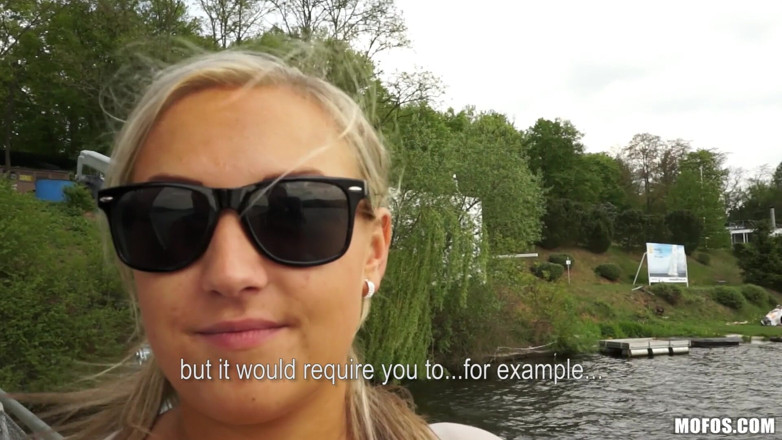 Public Pickups: Pickups - Big Tit Curvy Crystal Swift blir randy på en...
