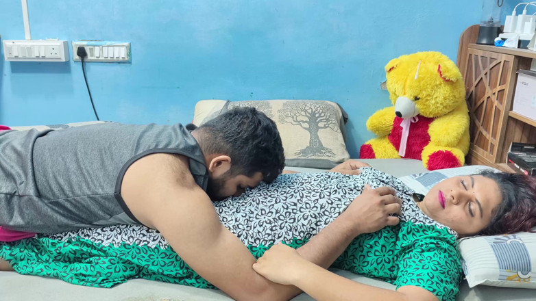 Vaigavarun Feet romance: Soția Mallu Pizdă Rub și sărutări cu țâțe Presa și romantism sărut de...