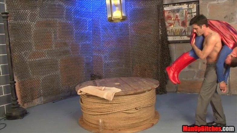 ManUpFilms: 捕らわれのスーパーマン