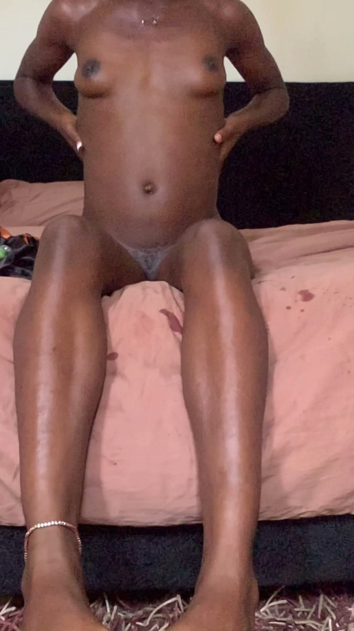 Browngurl234: Gorąca murzynka babe body masaż ciała wibracje w zwolnionym tempie
