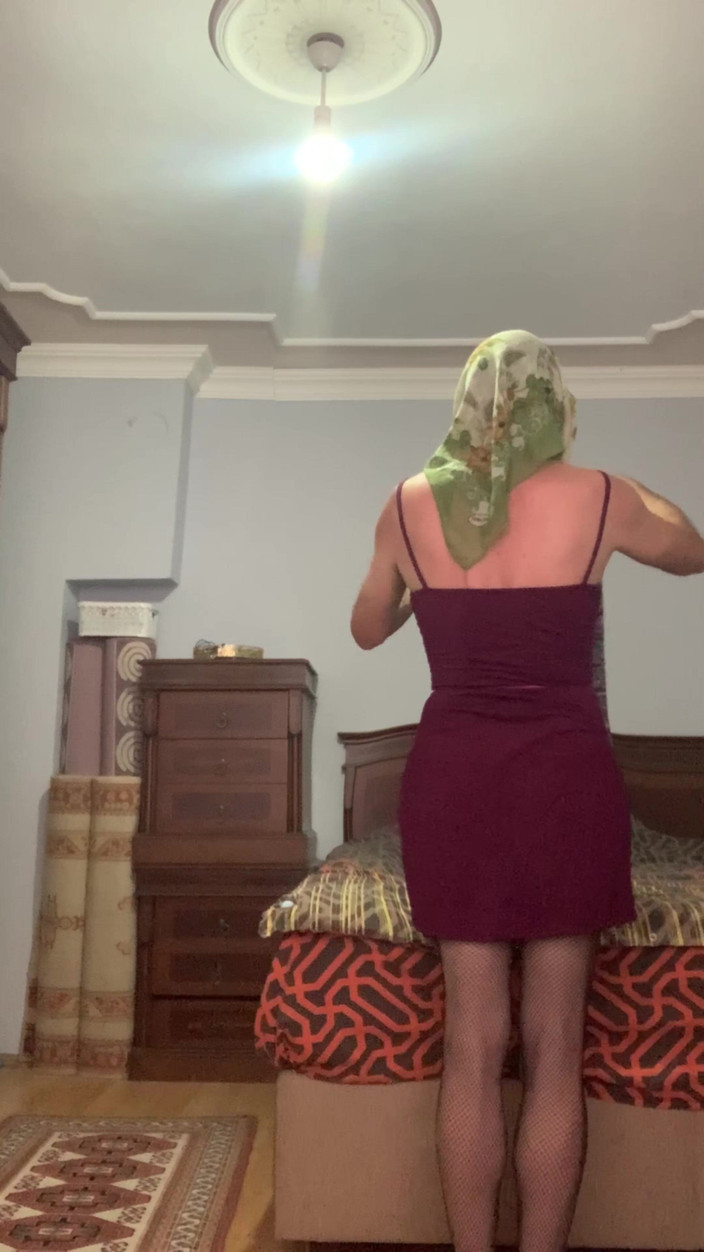 cd_aysemmm: Моя мачеха с большой задницей в хиджабе раздевается