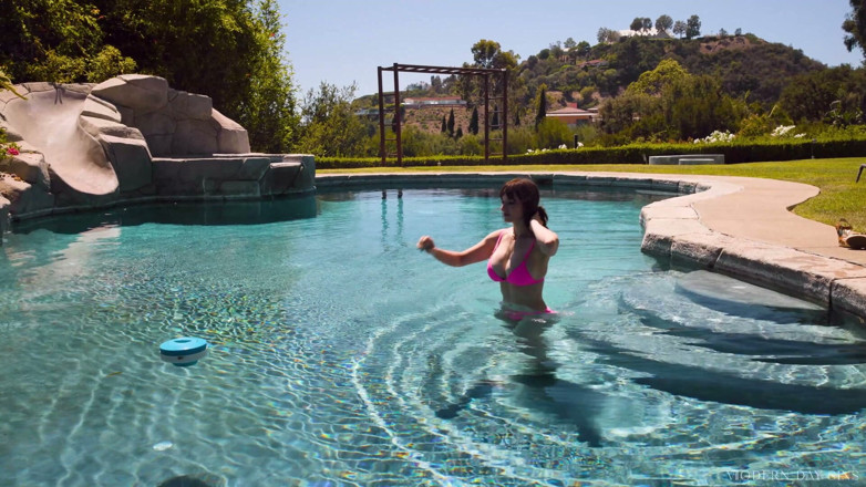 Modern-Day Sins: Modern-day sins - lexi luna lo succhia in piscina poi si...