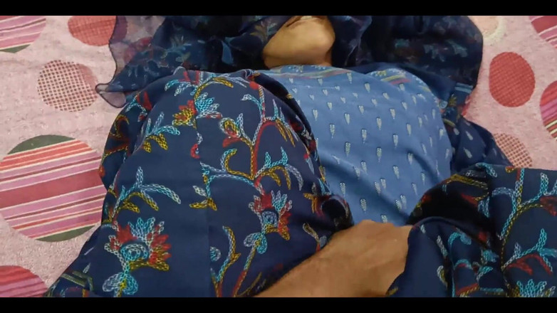 YOURAMRITA04: 印度德西村哥被操，用清晰的印地语语音打扰