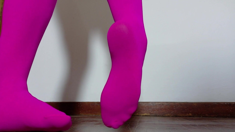 Kinky Lyrical: Pink Nails dan Nylon