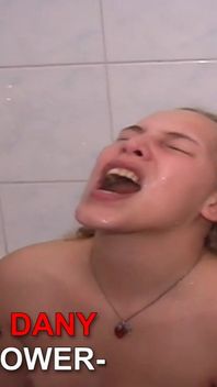 Golden Shower with Teen Nathalie & Dany Sun