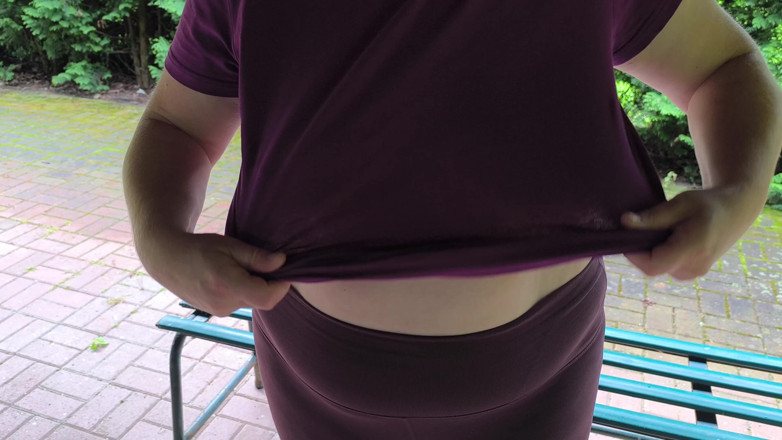 Bouncy Tits Action: Bofetadas de coño en la mesa de picnic