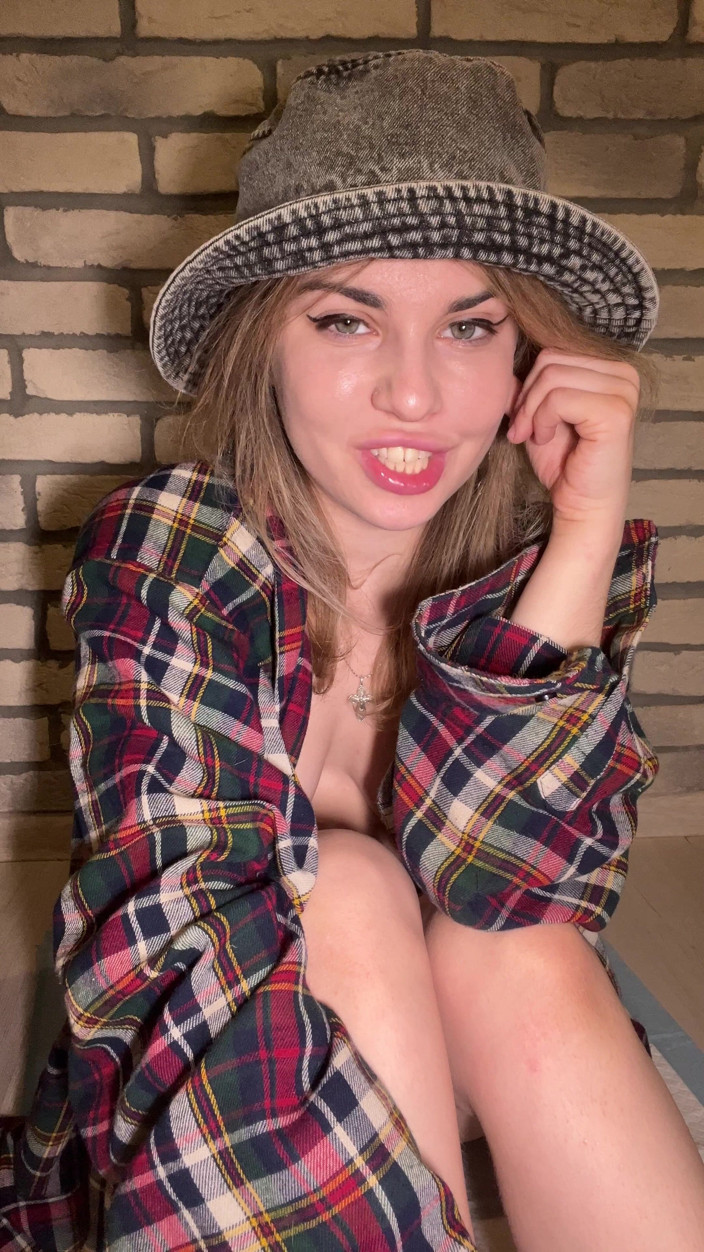 Misty Phoenix: On Vacation, She Found Nothing Better to Do Than Play...