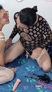 Kobieta uczy męża być lesbijką #633 Pegging i Rimming długie dildo dla obu