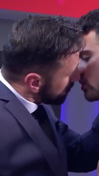 Menatplay - latin robbie rojo anal antonio miracle tarafından sikiliyor