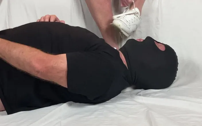 Mr MF: Mrs Mature Feet Using Her New Foot Boy