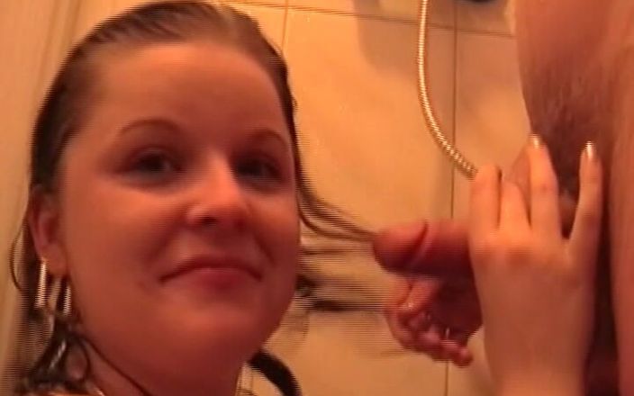 Deutsche Camgirls: Em gái người Đức mặc vớ đút cu vào lồn cô ấy