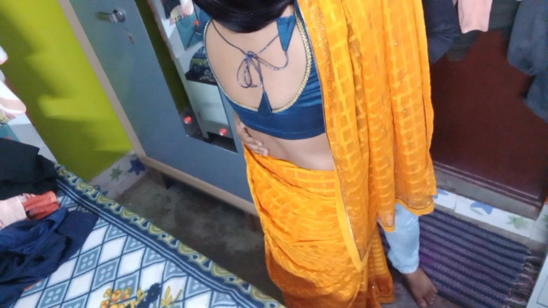 Manjushukla: Очень красивая бхабхи в желтой сари