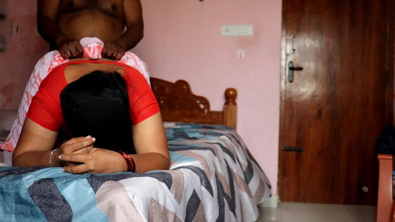 Black & white desicat: Kongkek creampie kasar gaya doggy suri rumah Mallu dengan tetek...