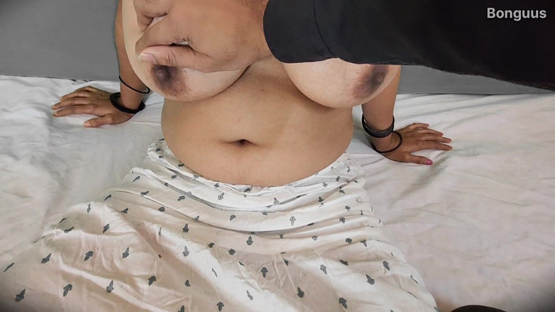 Riya Bonguus: Riya那毛茸茸的紧致阴户被狠操