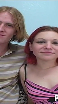 Coryn sexy rossa amatoriale sulla macchina dell'orgasmo sybian