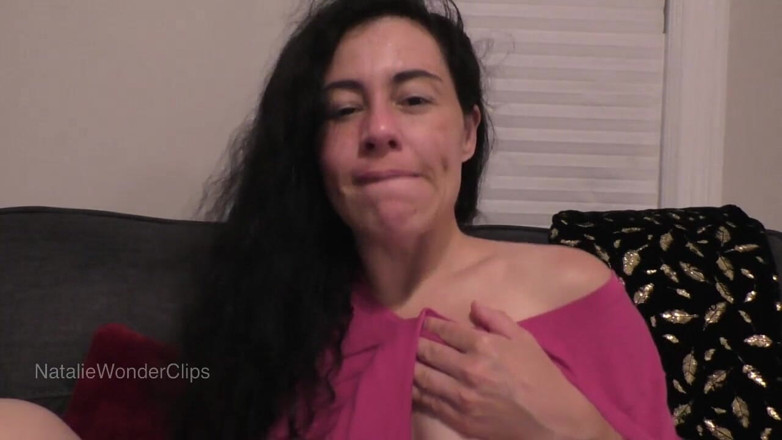 Natalie Wonder: Bebé no se enoja pero quería follarme en tu cama