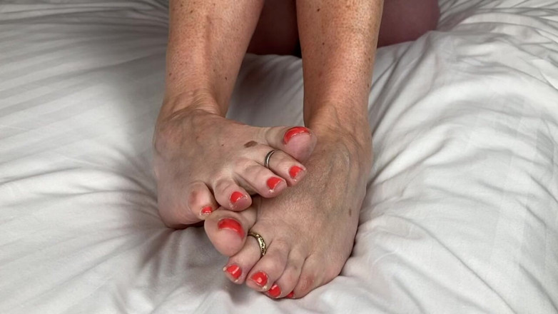 Mr MF: Mrs Mature Feet Really Needing Someone to Massage and Oil...