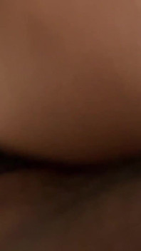 Ich verstecke mich hinter einem Baum und habe die Badewanne beobachtet