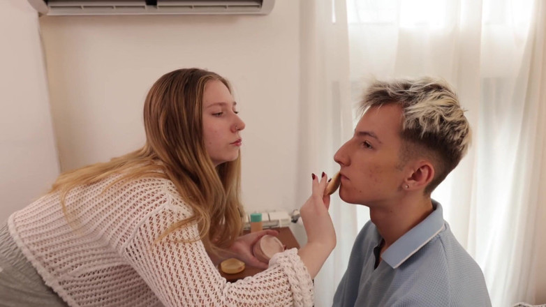 Oliver Strelly: Il Twink E La Sorellastra Hanno Succhiato Il Patrigno