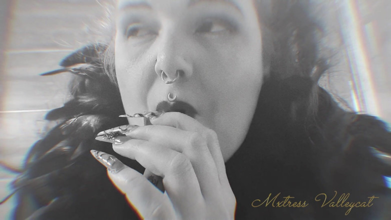 Mxtress Valleycat: Vape Cloud Oblivion